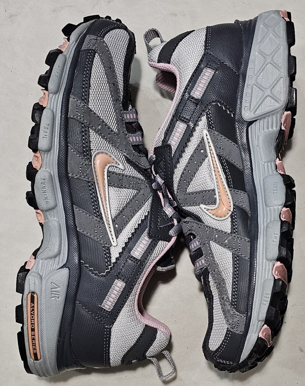 Nike Air Alvord VI 318658-061 Women's Size 9.5 Gray Pink Trail Running